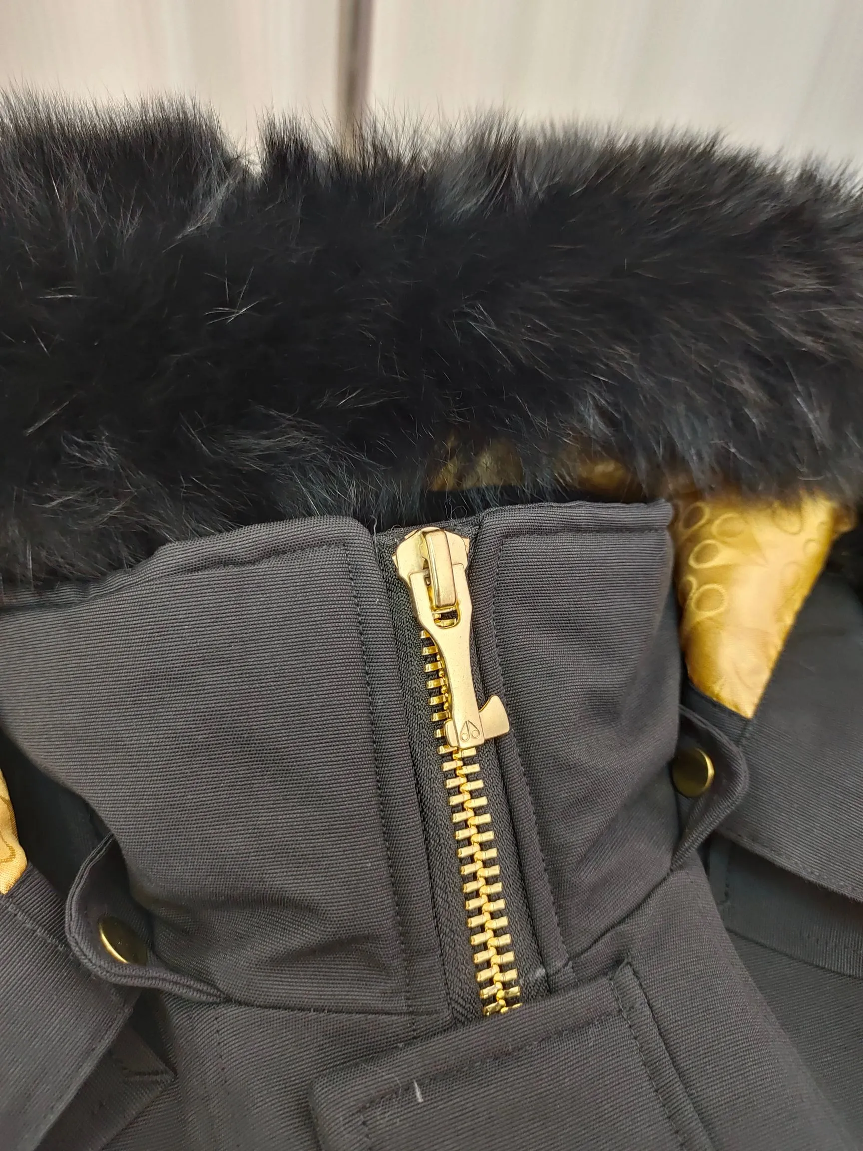：Y 115 01 Moose Knuckles ， ins 、 、 。 ， ， ！ ， ， ， ！ ：Black Black Sizes: S XXL